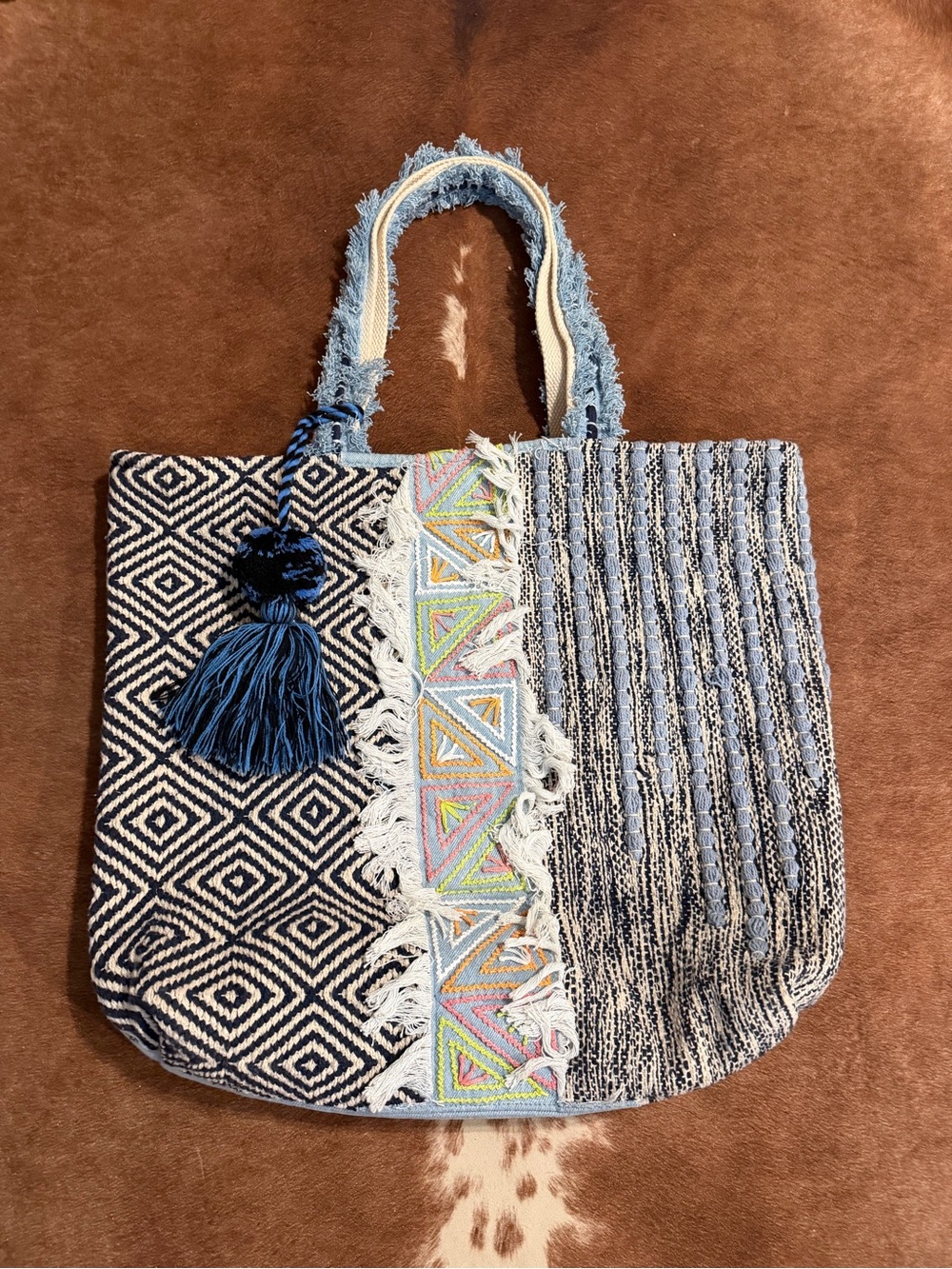 Katydid Pom Pom tote. New without tags. Super cute and versatile!